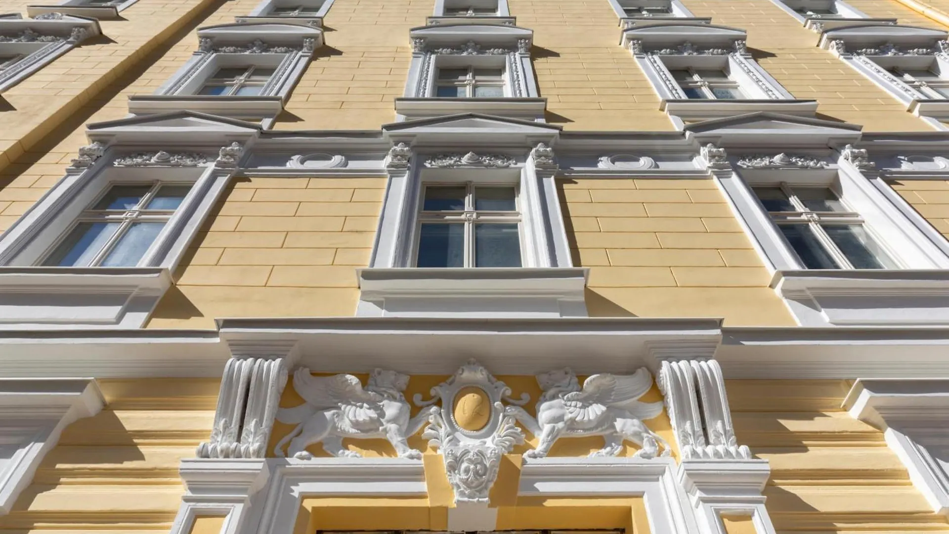 Charming Apartment By Wenceslas Square And National Museum With Ac Prag